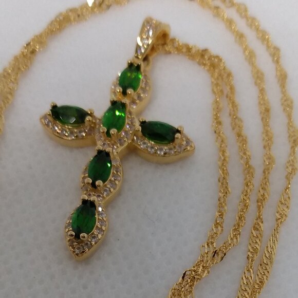 Beautiful Russian chrome diopside cross - Picture 5 of 6